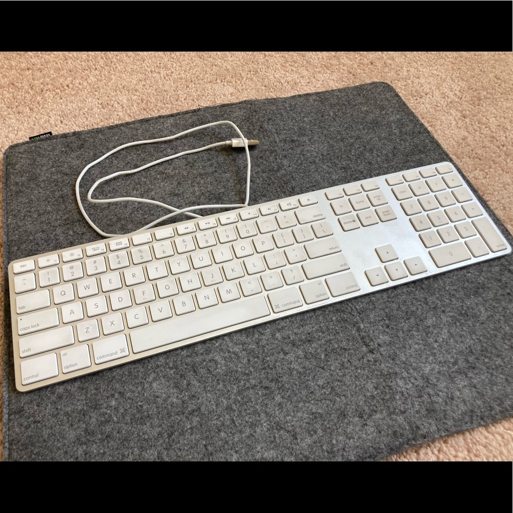 APPLE MAGIC KEYBOARD Wired